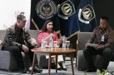 Imigrasi Buka Layanan...