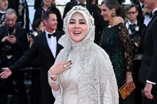 Kemunculan Syahrini...
