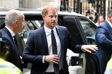 Pangeran Harry Dikabarkan...