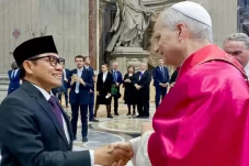 Hadiri Pelantikan Paus...