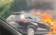 Innova Zenix Terbakar,...
