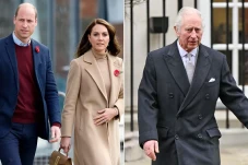 Raja Charles III Menahan...