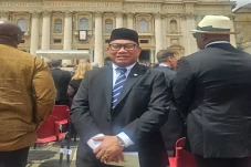 Kesan Fary Francis,...