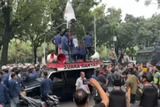 Polisi Tangkap 93 Mahasiswa...