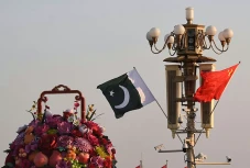 China di Belakang Pakistan,...