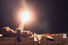 Houthi Luncurkan Rudal...