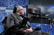 3 Hinaan Stephen Hawking...