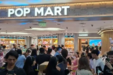 Pop Mart Resmikan Toko...