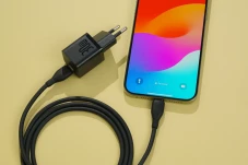 iPhone yang Diproduksi...