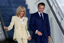 Golkar: Melalui Macron,...