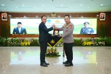 Teken MoU dengan Kementerian...