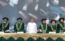 Menteri Yassierli Ajak...