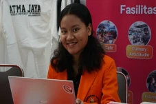 Gelar Open House, Unika...
