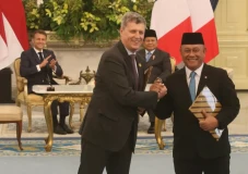 Kunjungan Macron ke...