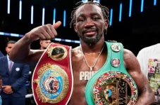 Terence Crawford Kalahkan...