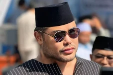 Ivan Gunawan Sedekah...