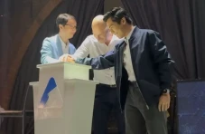 Kerja Sama dengan EightCap,...