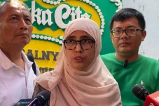 Tuntut Keadilan, Ibunda...
