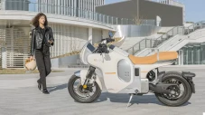 Honda Luncurkan Motor...