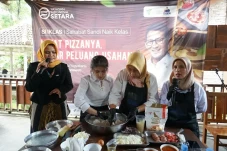 Latih Ibu Rumah Tangga...