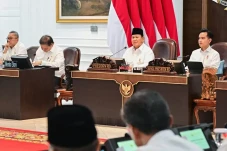 Prabowo-Gibran Hadiri...