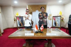 Perdana dalam Sejarah,...