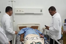 Kunjungi 3 Petugas Lapas...