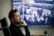 Zelensky Tolak Ajakan...