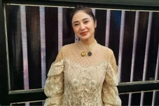 Dewi Perssik Kurban...