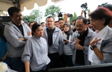 Rubah Menjaga Kandang...