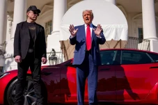 Konflik dengan Trump...