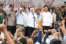 Publik Percaya Penuh,...
