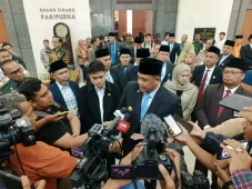 Bobby Sindir Gubernur...