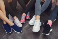 10 Rekomendasi Sepatu...