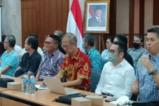 Warga Keluhkan Gudang...