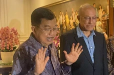 Mantan Perdana Menteri...