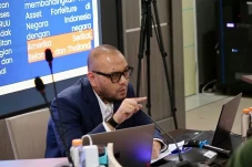 Presiden-DPR Diminta...