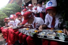 Makan Bergizi Gratis...