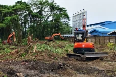 Land Clearing Dimulai,...