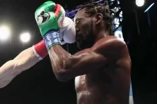Canelo Terlalu Besar...