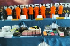 Polisi Telusuri Aliran...