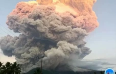 Erupsi Gunung Lewotobi...