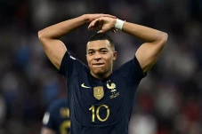 Kylian Mbappe Dilarikan...