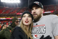 Taylor Swift Bantah...