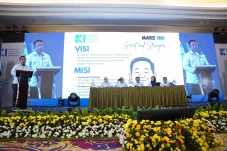Mengenal Haji Maruf,...