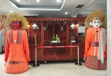 Melihat Koleksi Museum...