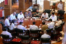 Prabowo Panggil Menko...