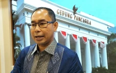Iran Serang Pangkalan...