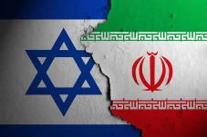 Perbandingan PDB Iran...