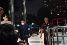 Ungkap Identitas Enam...